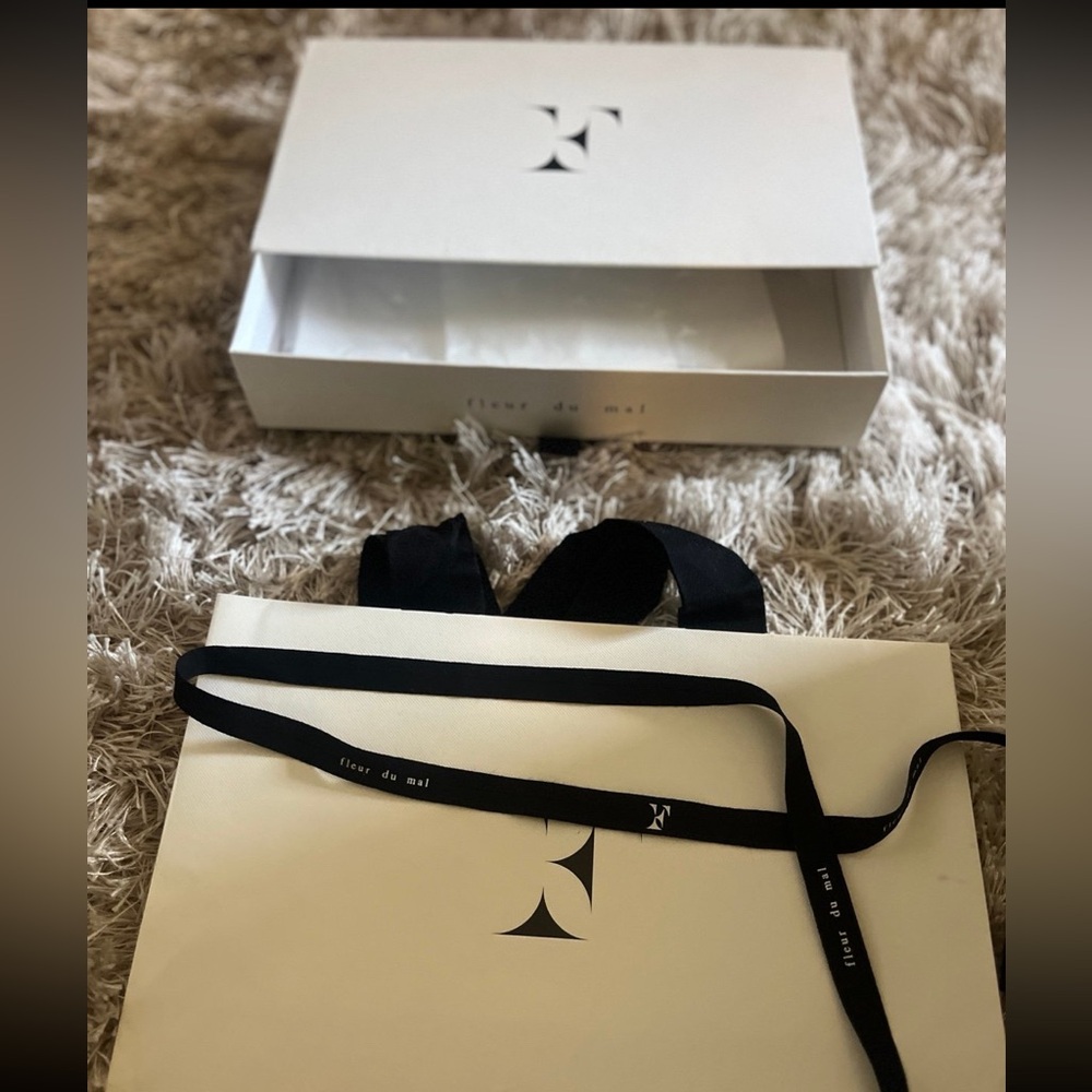 Box & bag - Picture 1 of 5